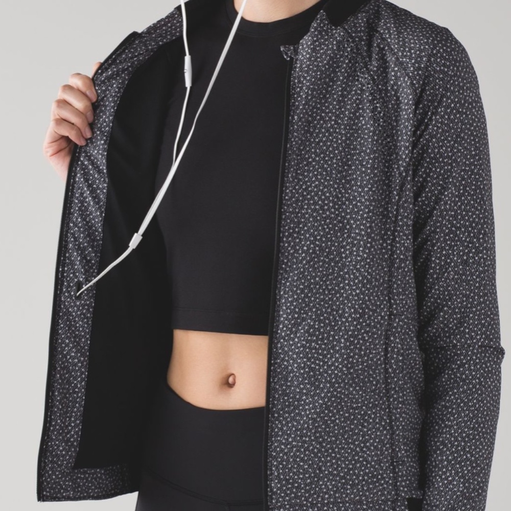 LULULEMON Hit It Jacket Frozen Fizz Black White EUC - Picture 2 of 14